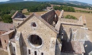 「アッバツィア・ディ・サンガルガーノ」屋根のない修道院 イタリア